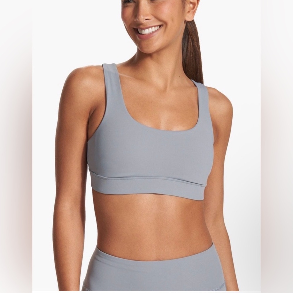Vuori Stride Sports Bra in Black Size medium - Picture 2 of 4